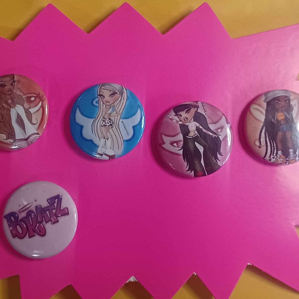 ✨️4/$10✨️5pc set BRATZ 1-inch pin back buttons